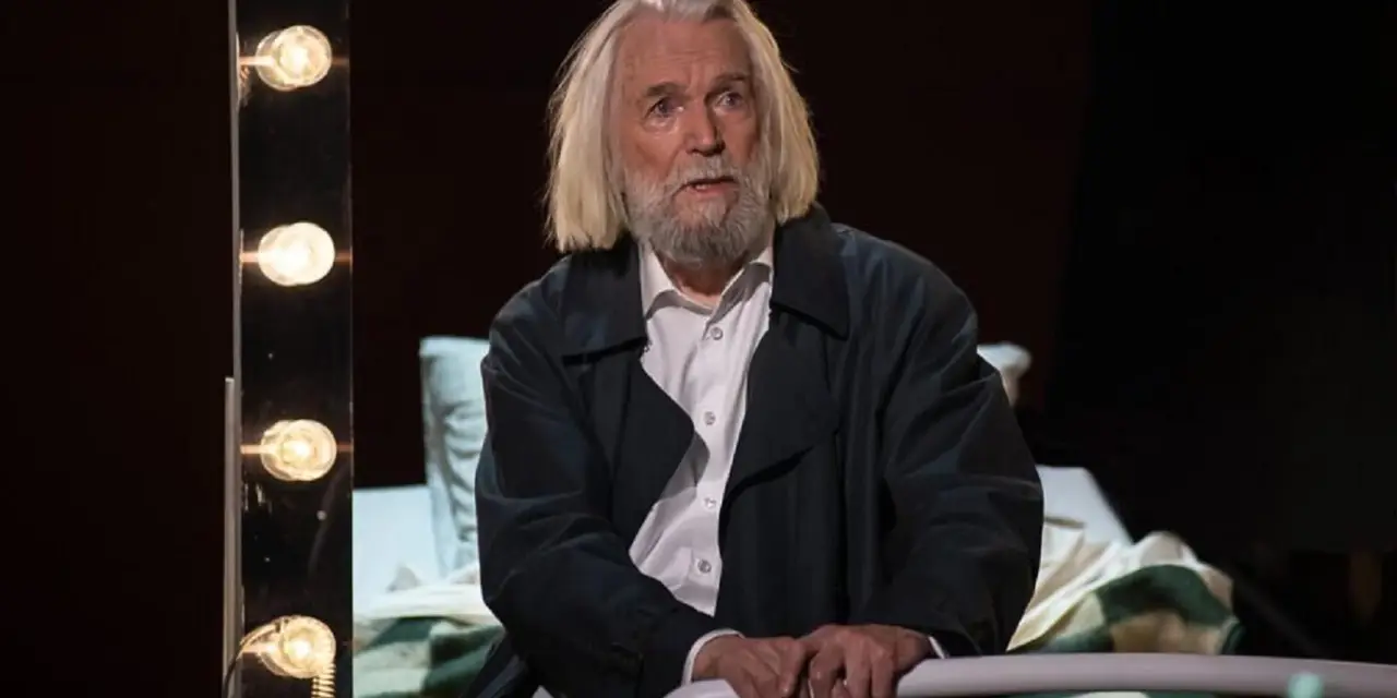 Третий звонок, господа!