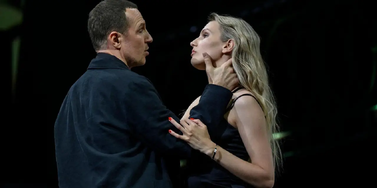 Маскарад с закрытыми глазами